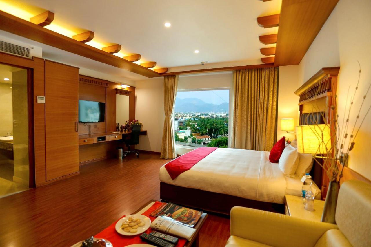 Sivaraj Inn Salem Bagian luar foto
